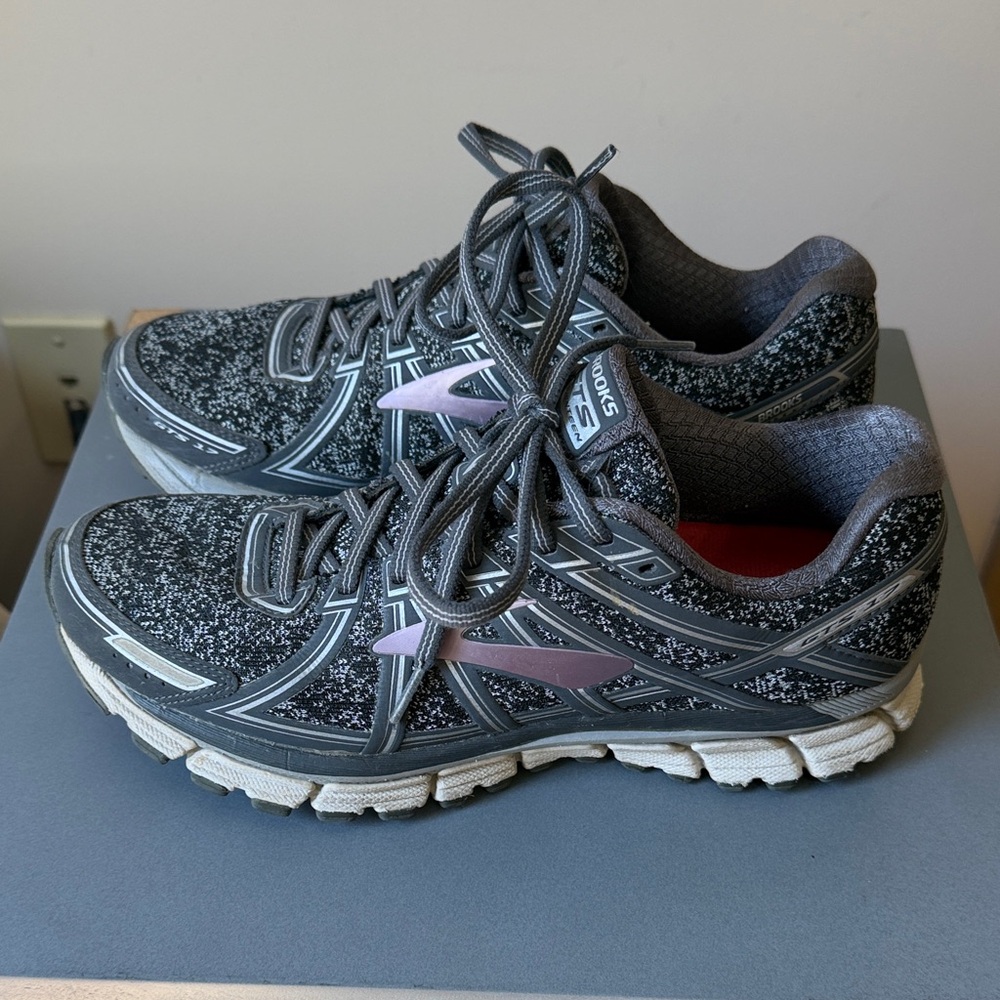 Brooks Women's Gray and Light Pink Athletic Running Shoes